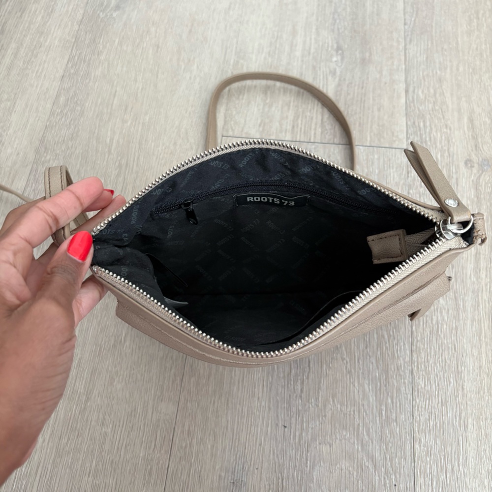 Roots Canada Crossbody Purse - Picture 9 of 11